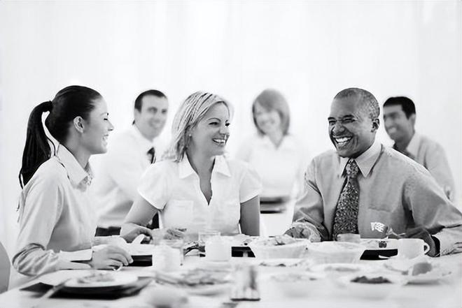 放下键盘好好吃饭开元棋牌午餐时间(图1) 放下键盘好好吃饭开元棋牌午餐时间(图1)